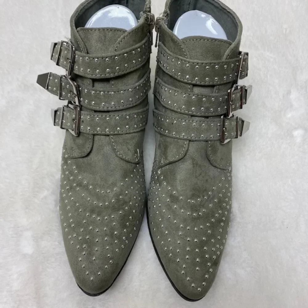 Qupid Olive Muni Studded Ankle Bootie, size‎ 7